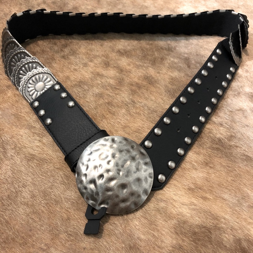 JC Penney ML Black Stretch Belt w/ Metal Detail - Picture 2 of 5